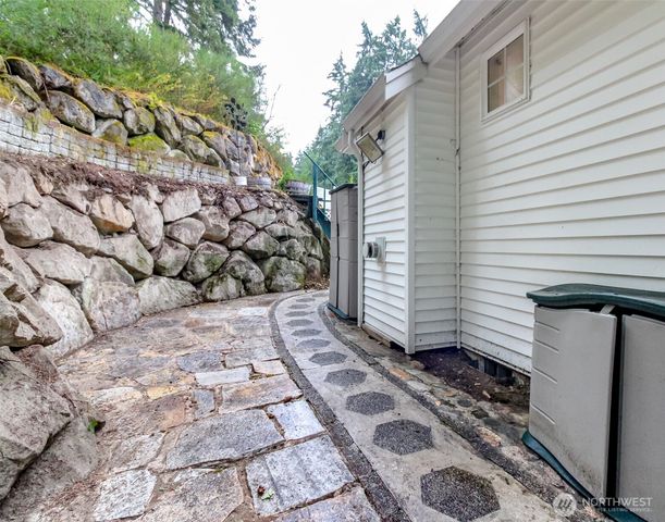 5610 W 61ST Avenue, University Place, WA 98467