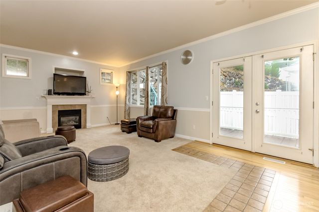 5610 W 61ST Avenue, University Place, WA 98467