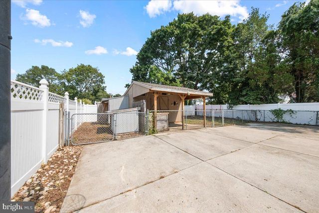 14 S PENNSYLVANIA AVE, Blackwood, NJ 08012