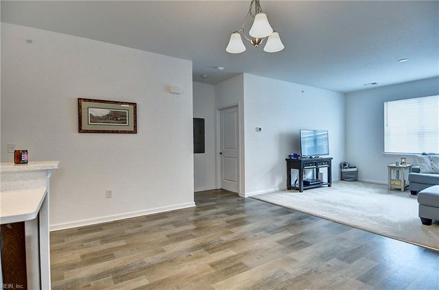 1733 Dromolin Drive 304, Virginia Beach, VA 23456