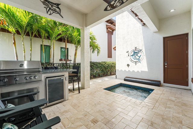 8063 Hobbes Way, Palm Beach Gardens, FL 33418