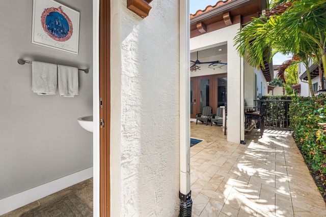 8063 Hobbes Way, Palm Beach Gardens, FL 33418