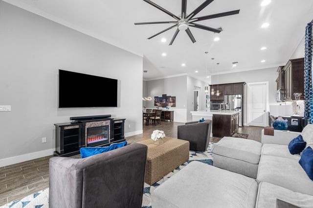 8063 Hobbes Way, Palm Beach Gardens, FL 33418