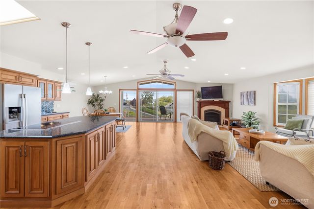 6226 Hinman Drive, Clinton, WA 98236