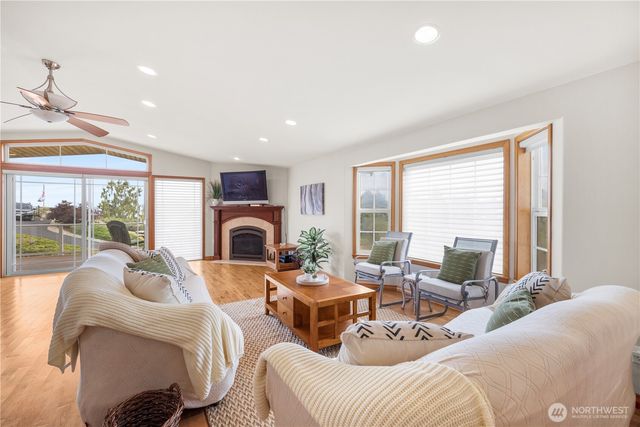 6226 Hinman Drive, Clinton, WA 98236