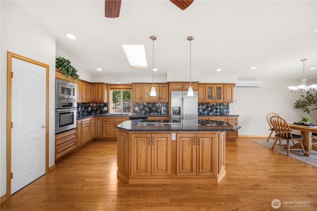 6226 Hinman Drive, Clinton, WA 98236