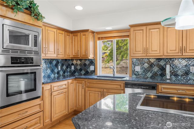 6226 Hinman Drive, Clinton, WA 98236