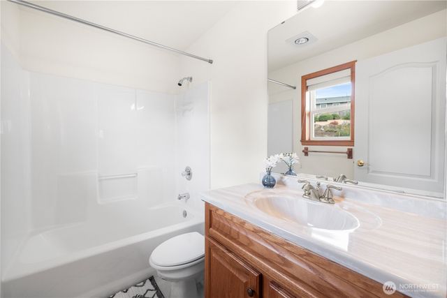 6226 Hinman Drive, Clinton, WA 98236