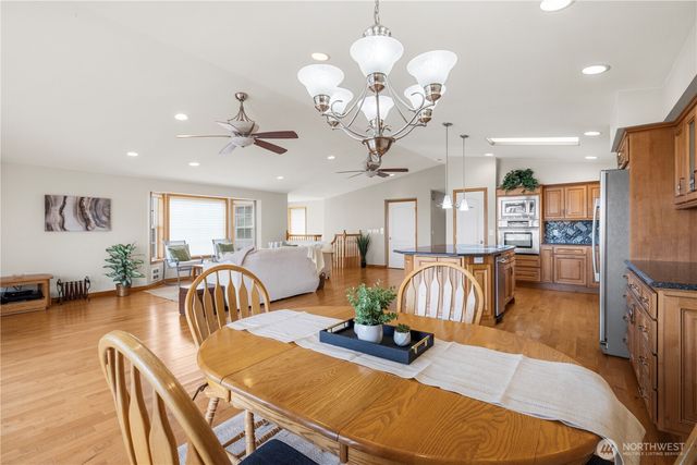 6226 Hinman Drive, Clinton, WA 98236