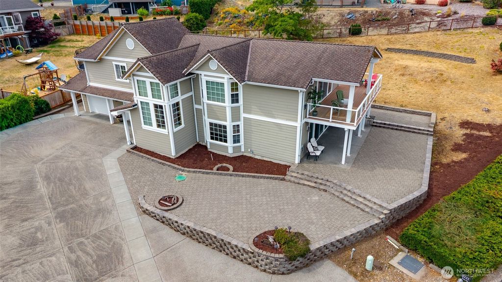 6226 Hinman Drive, Clinton, WA 98236