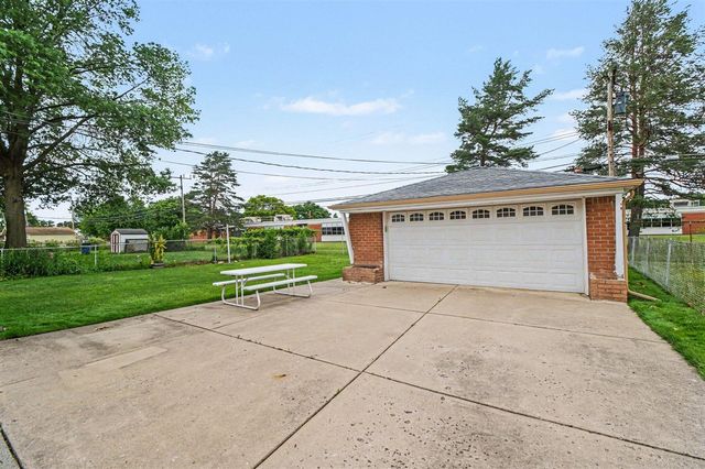 4717 Buckingham Drive, Warren, MI 48092