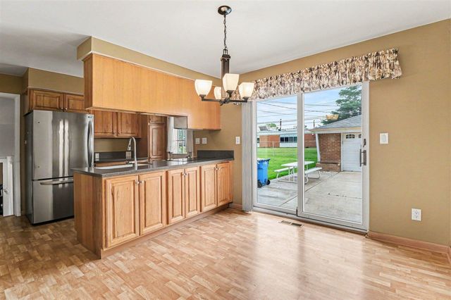 4717 Buckingham Drive, Warren, MI 48092