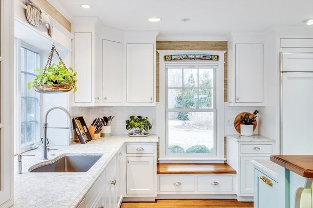 35 Hidden Ln, Barnstable, MA 02655