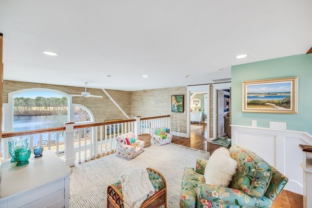 35 Hidden Ln, Barnstable, MA 02655