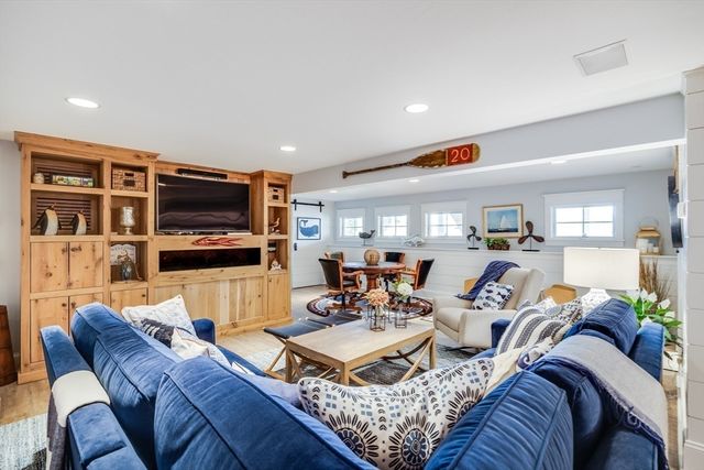 35 Hidden Ln, Barnstable, MA 02655