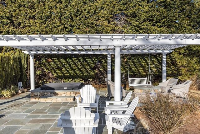 35 Hidden Ln, Barnstable, MA 02655