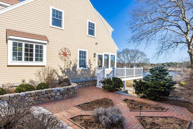 35 Hidden Ln, Barnstable, MA 02655