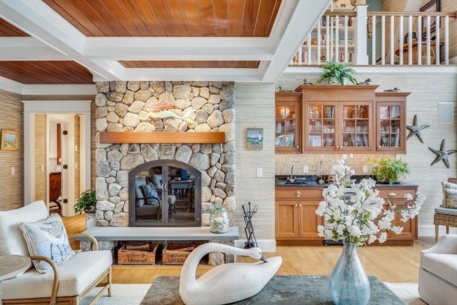 35 Hidden Ln, Barnstable, MA 02655