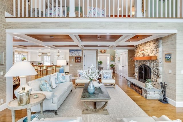 35 Hidden Ln, Barnstable, MA 02655