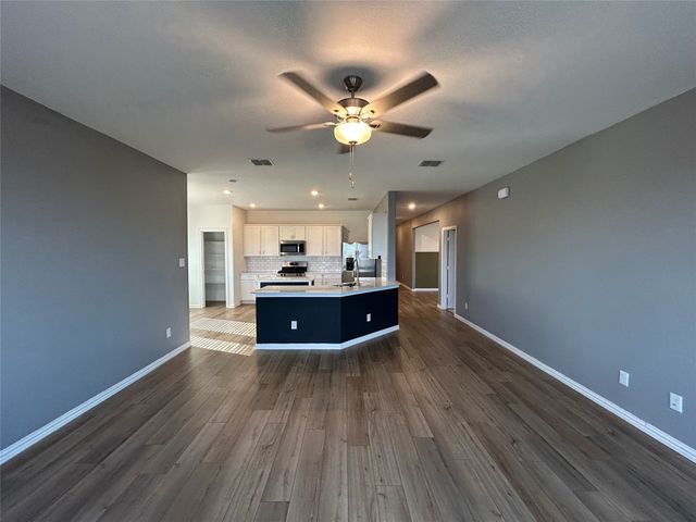 208 Post Oak Street, Azle, TX 76020