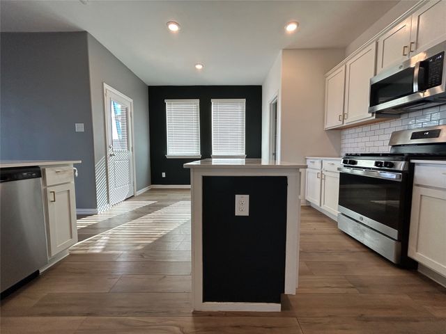 208 Post Oak Street, Azle, TX 76020