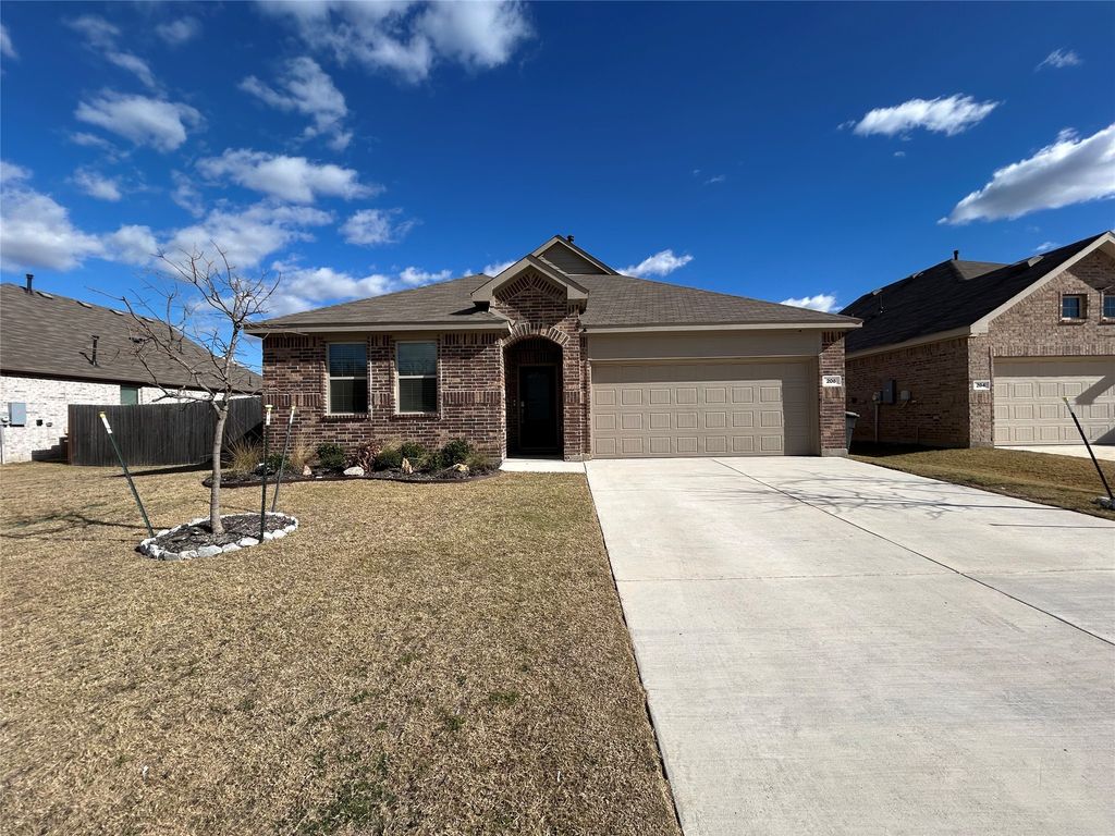 208 Post Oak Street, Azle, TX 76020