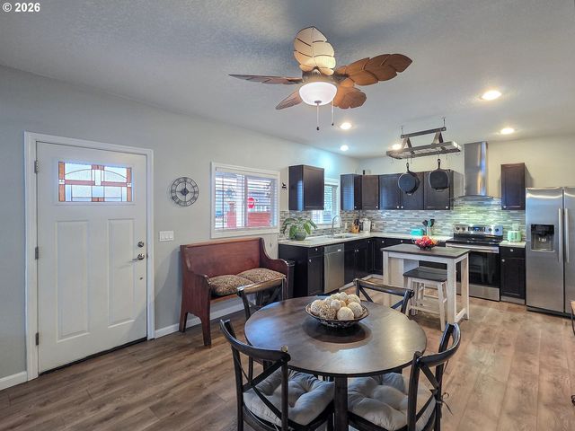 1214 N CLARK St, Cornelius, OR 97113