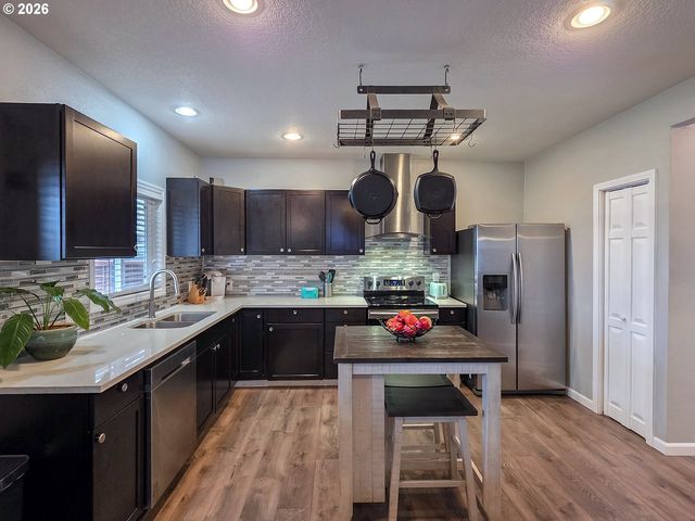 1214 N CLARK St, Cornelius, OR 97113