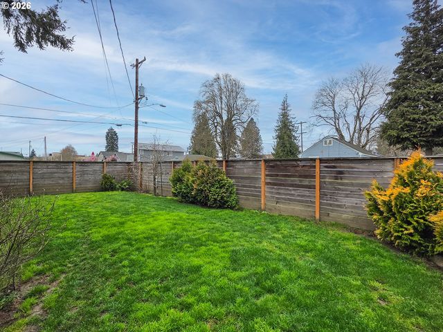 1214 N CLARK St, Cornelius, OR 97113