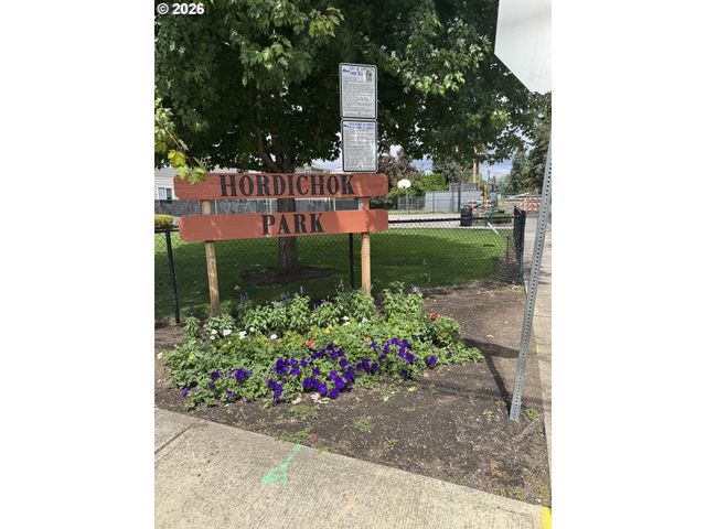 1214 N CLARK St, Cornelius, OR 97113