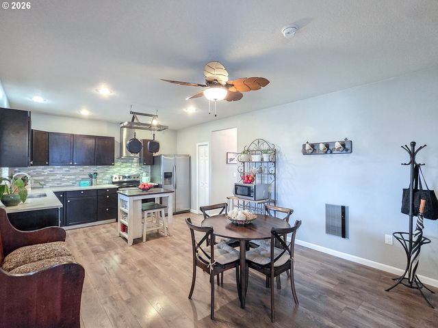 1214 N CLARK St, Cornelius, OR 97113
