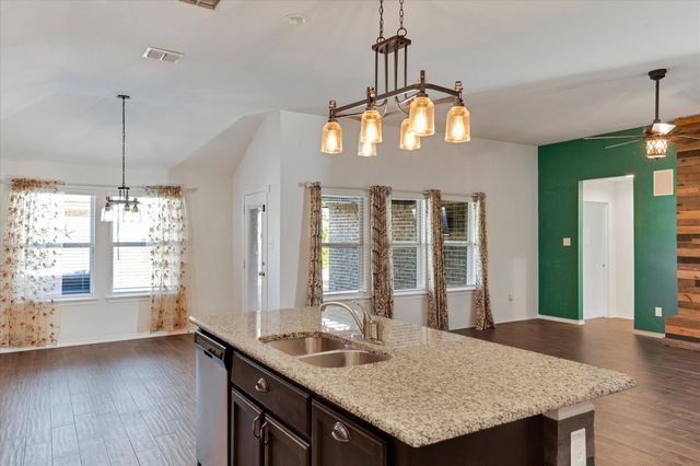 224 Cattlemans Trail, Saginaw, TX 76131