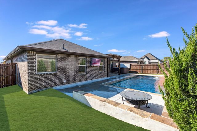 224 Cattlemans Trail, Saginaw, TX 76131