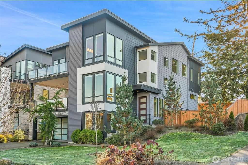 1113 N 39th Court, Renton, WA 98056