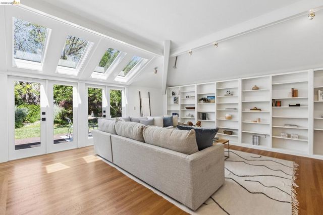 5633 Oak Grove Ave, Oakland, CA 94618