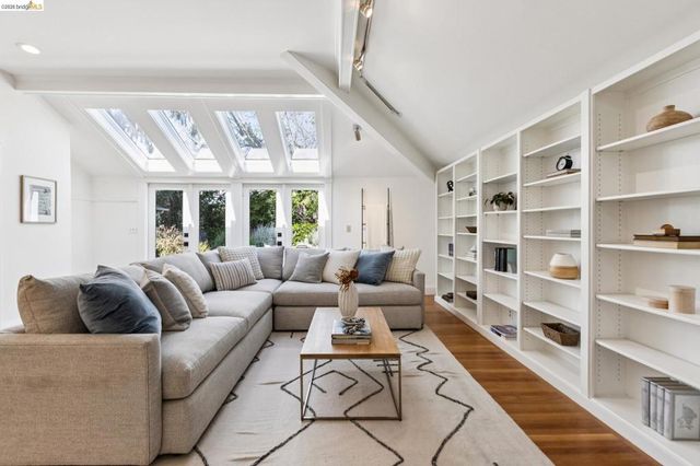 5633 Oak Grove Ave, Oakland, CA 94618