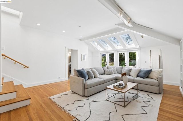 5633 Oak Grove Ave, Oakland, CA 94618