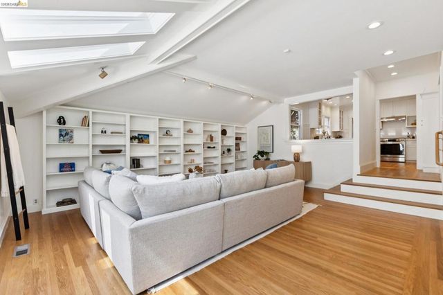 5633 Oak Grove Ave, Oakland, CA 94618