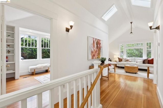 5633 Oak Grove Ave, Oakland, CA 94618