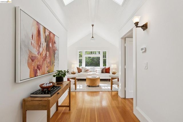 5633 Oak Grove Ave, Oakland, CA 94618