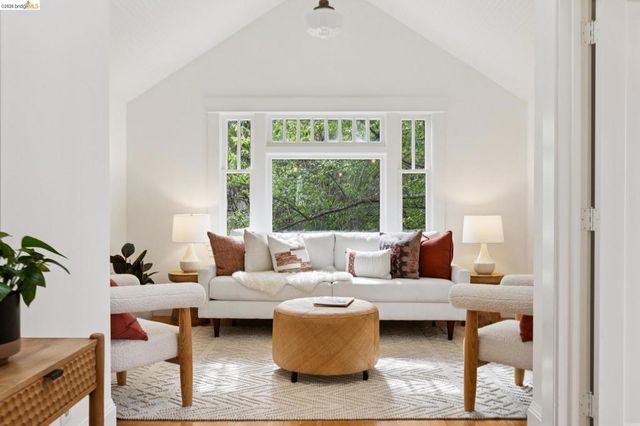 5633 Oak Grove Ave, Oakland, CA 94618