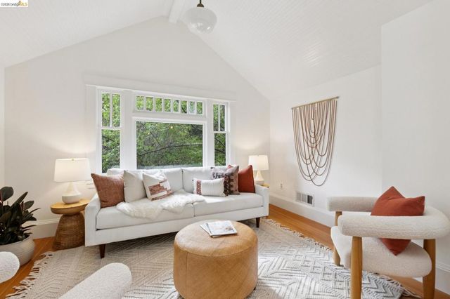 5633 Oak Grove Ave, Oakland, CA 94618