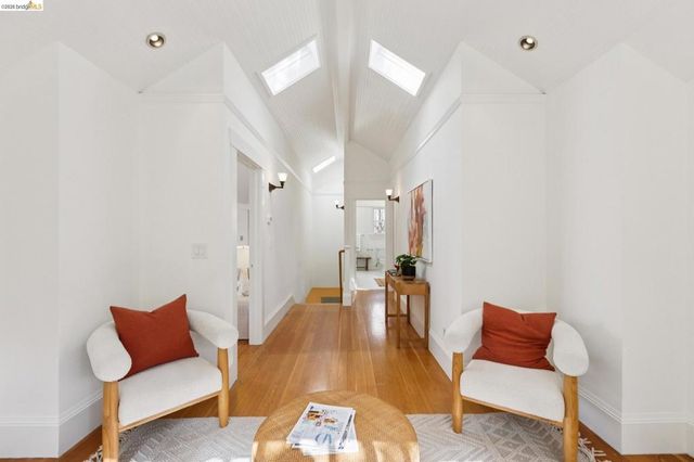 5633 Oak Grove Ave, Oakland, CA 94618