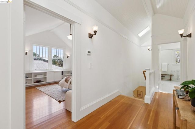 5633 Oak Grove Ave, Oakland, CA 94618