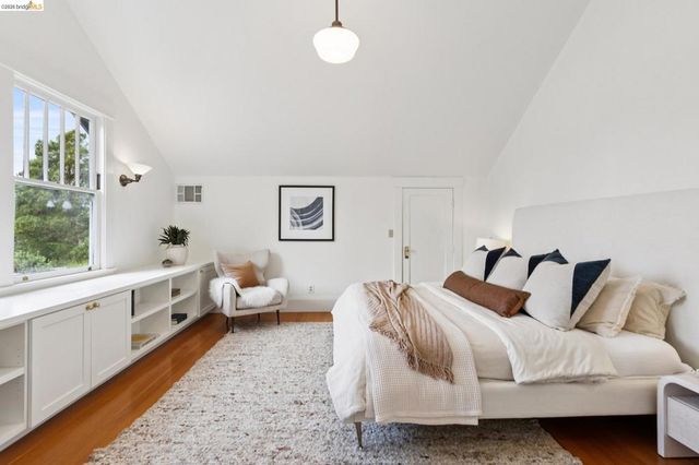 5633 Oak Grove Ave, Oakland, CA 94618