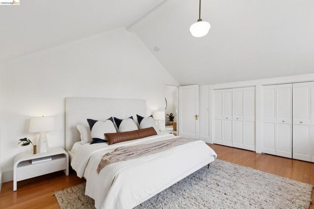 5633 Oak Grove Ave, Oakland, CA 94618