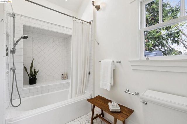 5633 Oak Grove Ave, Oakland, CA 94618