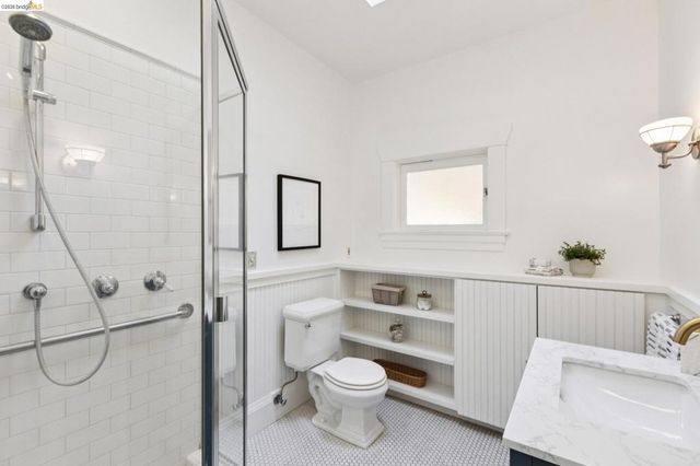 5633 Oak Grove Ave, Oakland, CA 94618