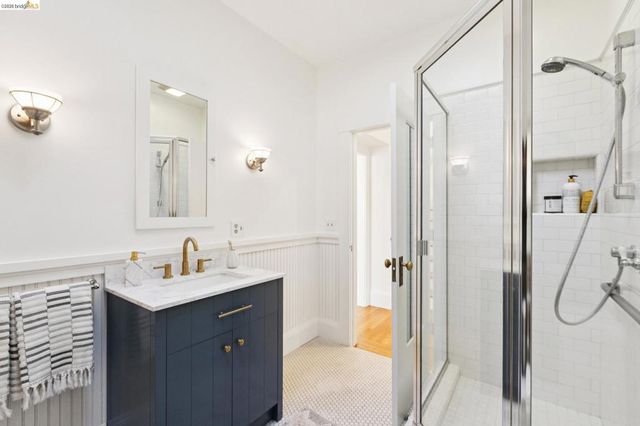 5633 Oak Grove Ave, Oakland, CA 94618