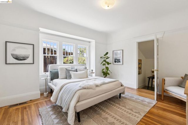 5633 Oak Grove Ave, Oakland, CA 94618